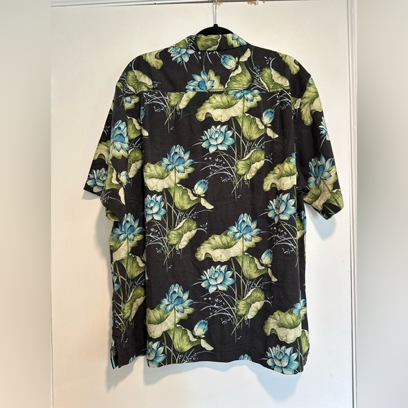Tommy Bahama Size Large Silk Blend Blue Floral Hawaiian Shirt. Button Down. - Picture 2 of 11